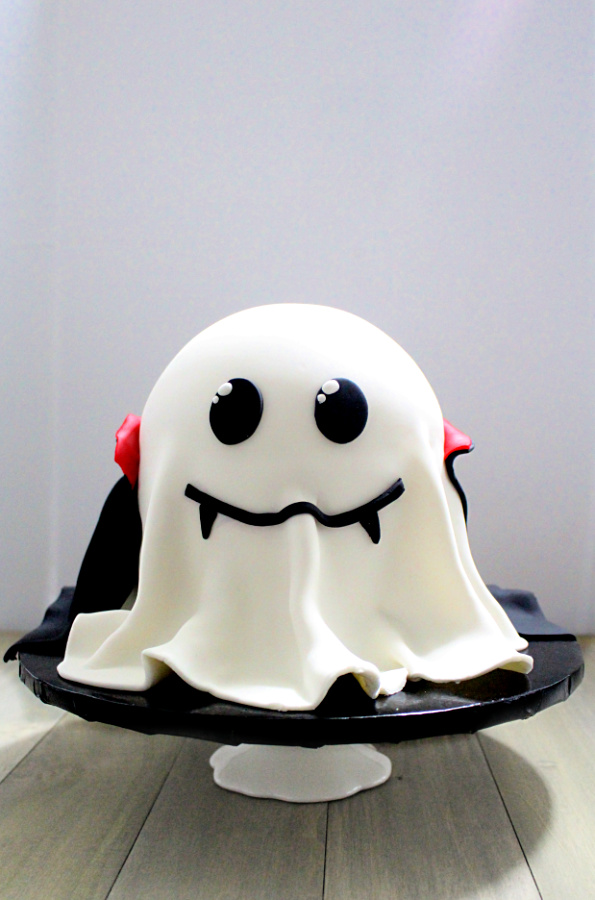 behind the cake~ How to make a ghost cake - Halloween cake ideas