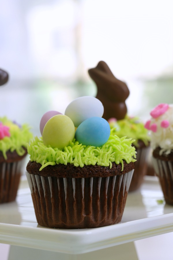 Behind The Cake ~ Easy Easter chocolate bunny cupcake, Easter cupcakes ideas and how to make easy Easter cupcakes